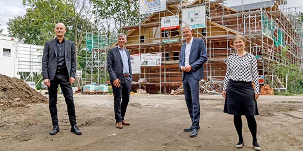 Projektleiter Christian Pfeuffer (Grün Berlin), Staatssekretär Stefan Tidow, Christoph Schmidt (Geschäftsführer Grün Berlin), Projektleiterin Melanie Huland (Grün Berlin) (v.l.n.r.)