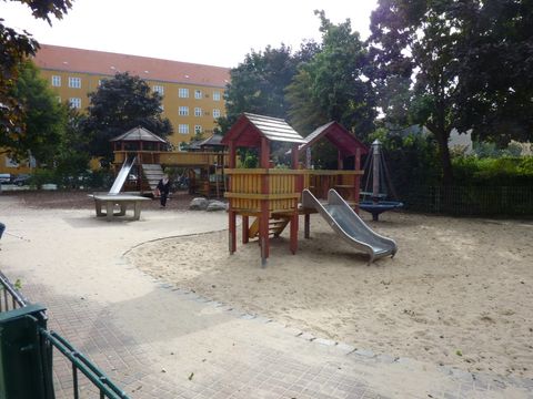 Spielplatz Olbersstraße am Bahnhof Jungfernheide, 8.9.2010, Foto: KHMM