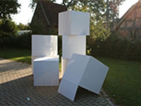 sieben Würfel zum selbst Gestalten