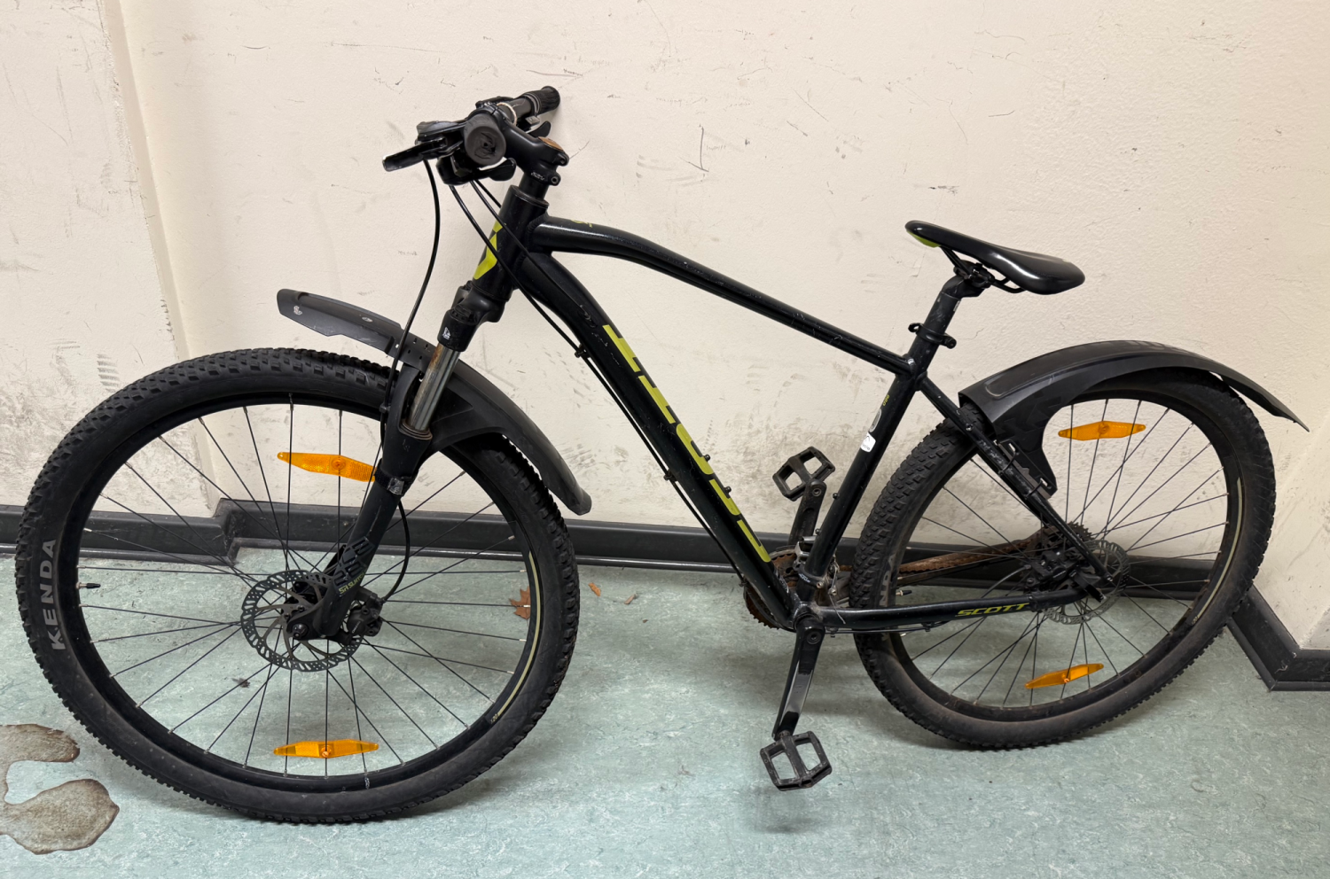Schwarzes Herrenfahrrad