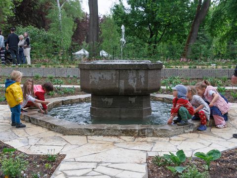 Kinderbrunnen und Kleinplanschbecken