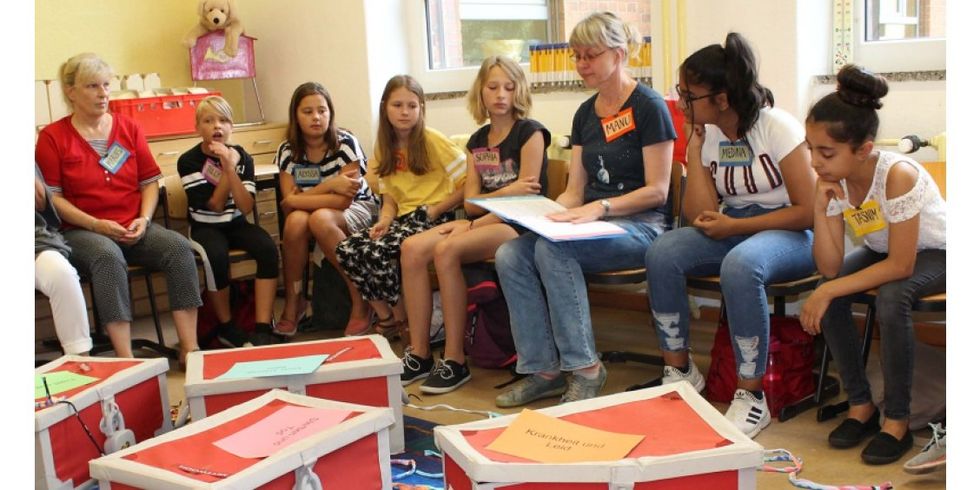 Klasse 5a mit Lehrern und Ehrenamtlichen