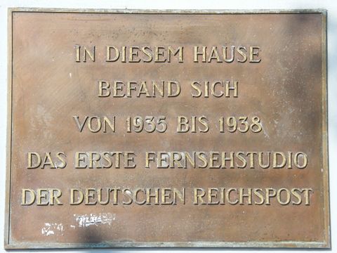 Gedenktafel für Fernsehstudio (Bild: Hupka)