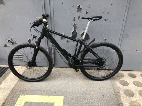 Schwarzes Herrenfahrrad