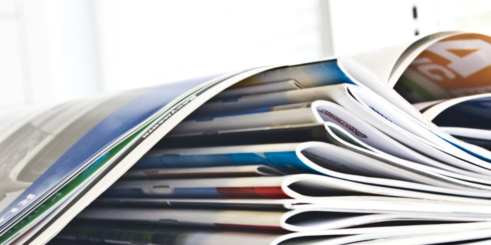 Ein Stapel mit Zeitschriften