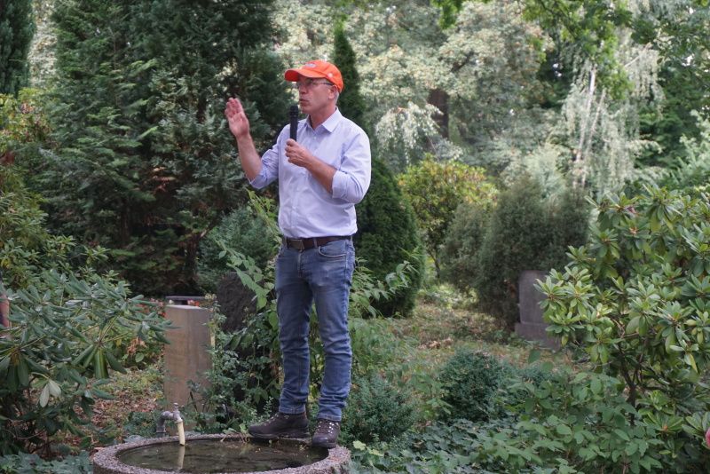 Führung über den Friedhof mit Herrn Höhne