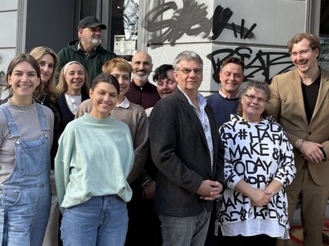 Bezirksstadtrat Max Kindler besucht die Kontakt- und Beratungsstelle KommRum in Friedrichshain