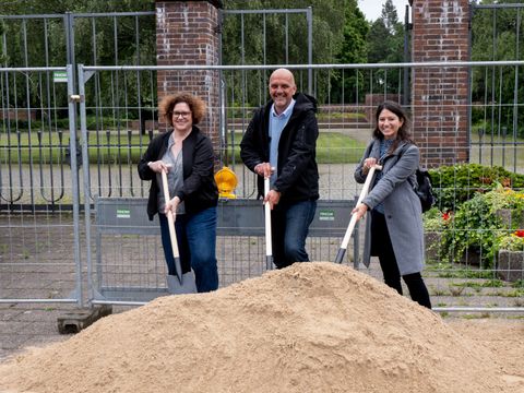 Spatenstich Vorplatz Zentralfriedhof Friedrichsfelde mit StS Machulik, BStR Schuler und Kekuellueoglu
