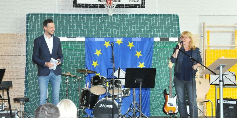 Übergabe der neuen Sporthalle an das Tagore-Gymnasium - Ansprache der Bezirksstadträtin Juliane Witt