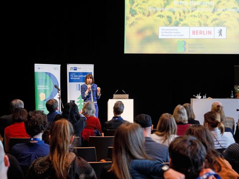 Umwelt-Staatssekretärin Britta Behrendt (Bild: Amin Akhtar – IHK Berlin)