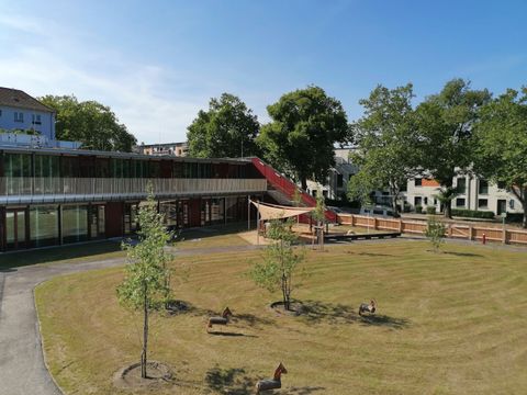Gebäude und Garten der neuen Kita Gudrunstraße