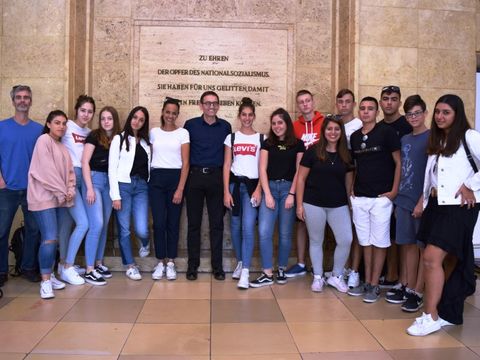 Schülergruppe aus Holon