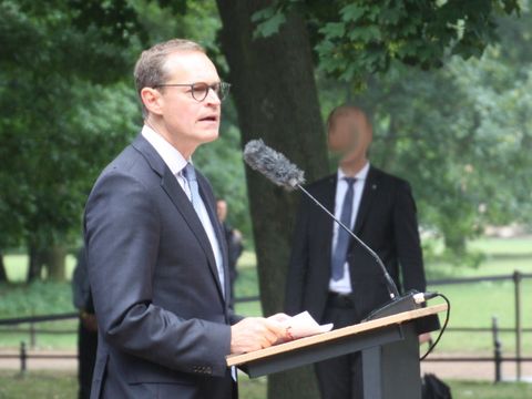 Der Regierende Bürgermeister von Berlin Michael Müller während seiner Rede beim Festakt