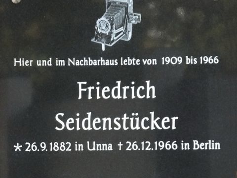 Gedenktafel für Friedrich Seidenstücker (Bild: Hupka)