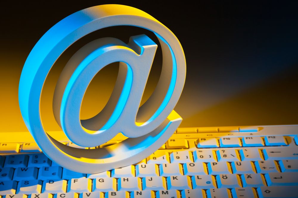 E-Mail Zeichen und Computer Tastatur