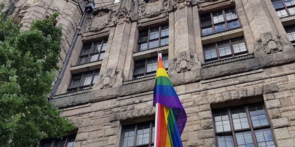 Regenbogenfahne Rathaus