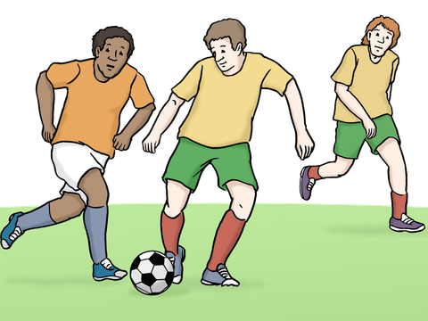 Drei Personen spielen gemeinsam Fußball