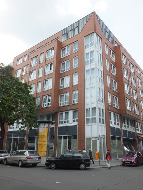 Hausansicht Wilmersdorfer Str. 32 (Bild: Stolpersteine-Initiative CW, Hupka)