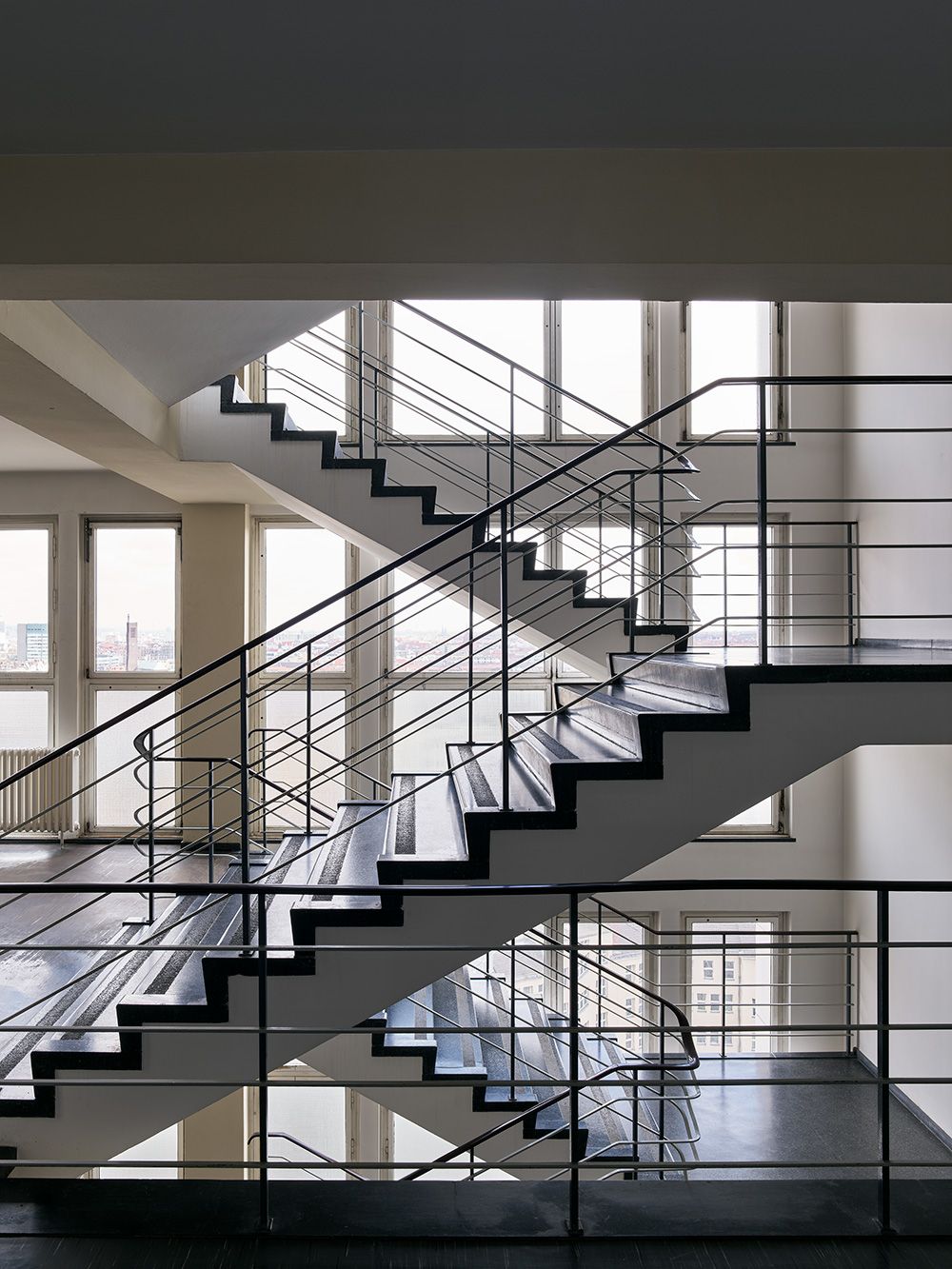 Blick in das Treppenhaus 1 vor der Sanierung, April 2020