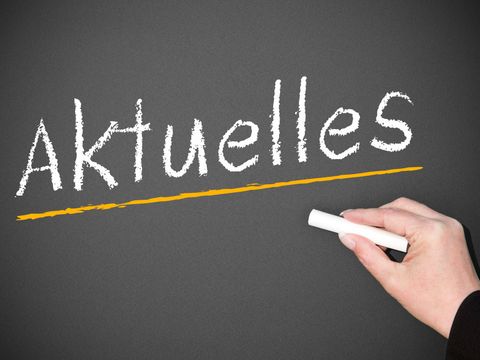 Tafel mit der Aufschrift "Aktuelles"