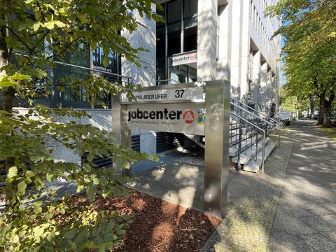 Eingang Jobcenter Goslarer Ufer 37, Charlottenburg