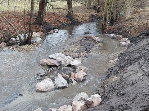 Umgestalteter Flussabschnitt nach dem Ausbau der alten Sohlschwelle