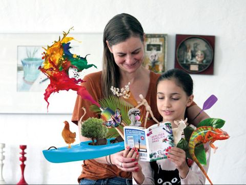 Familie mit Berliner FamilienPass 2022 (Bild: JugendKulturService, Rebecca Haupt (rebs-design.de))