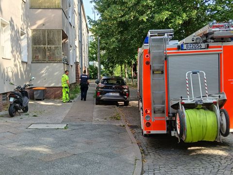 Verkehrssicherheit und Rettungswege im Blick: Gemeinsamer Einsatz von Berliner Feuerwehr und Ordnungsamt Reinickendorf (Bild: BA Rdf)