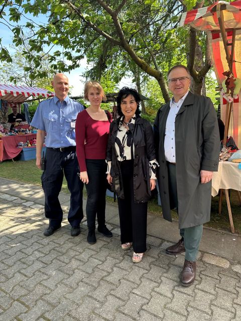 Bezirksbürgermeisterin Demirbüken-Wegner besucht den Frühlingsbasar der Justizvollzugsanstalt (JVA) Tegel (Bild: BA Reinickendorf)