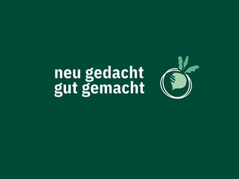 Dunkelgrüner Hintergrund mit der Aufschrift "neu gedacht gut gemacht", neben der Aufschrift eine gezeichnete Rübe