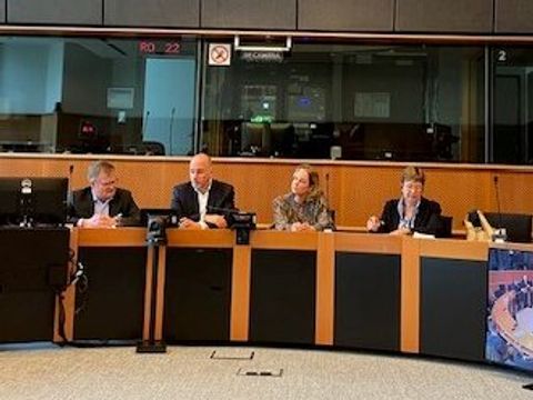 v.l.n.r.: Wolfgang Schyrocki, Berliner Finanzstaatssekretär; Niclas Herbst, Vorsitzender des EP-Haushaltskontrollausschusses; Hildegard Bentele, Berliner MdEP; Renate Völpel, Büros des Landes Berlin bei der EU
