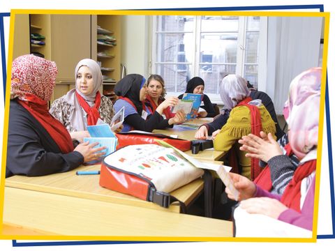 Rabia Hanane, Stadtteilmutter Neukölln, 2. von links