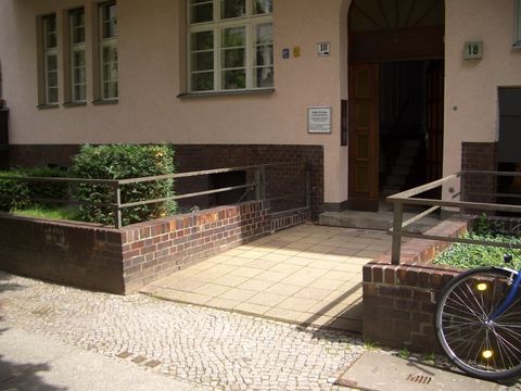 Hauseingang Jenaer Str. 18, 27.07.2011