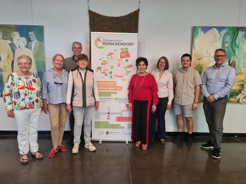 Bezirksbürgermeisterin Emine Demirbüken-Wegner (CDU) mit dem Ehrenamtsbüro Reinickendorf (Bild: BA Reinickendorf)