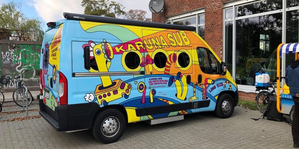 SUB-Bus von KARUNA