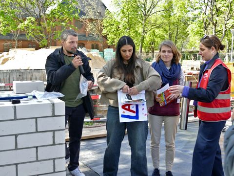Cigir Özyurt-Güneş u. eine Mitarbeiterin, Joana Skowronek und Karolin Kabelitz (von links)