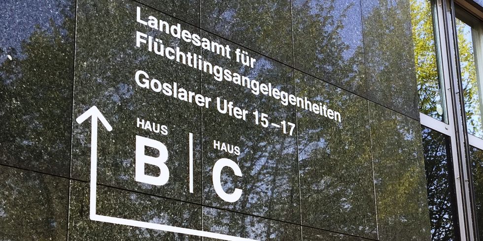 Blick auf das Landesamt für Flüchtlingsangelegenheiten in der Darwinstraße