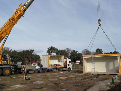 Erweiterung der Kiekemal-Grundschule - Erster Container wird aufgestellt