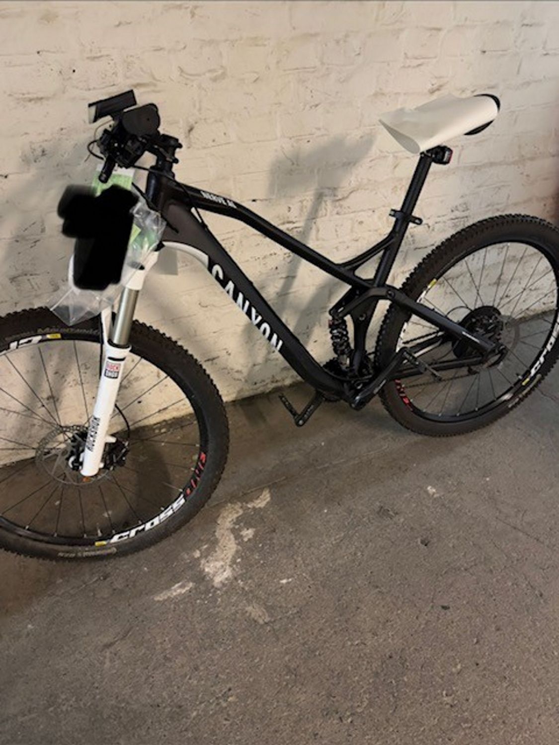 Schwarz-weißes Damenfahrrad