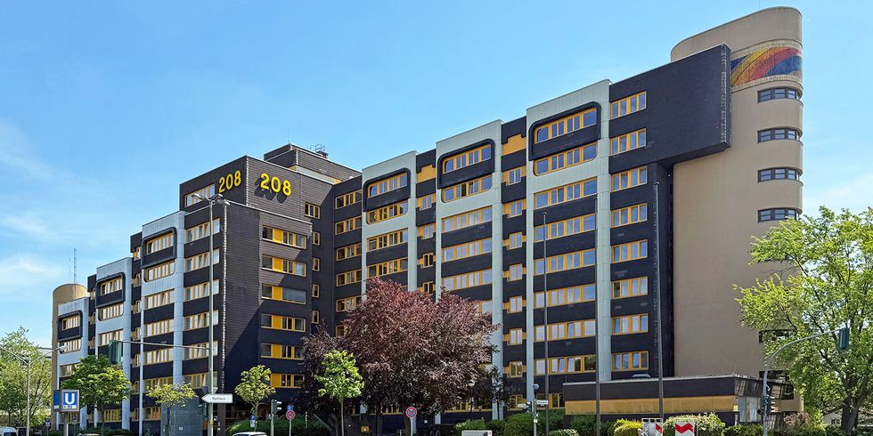 Finanzamt Reinickendorf: Blick von der Straße "Am Nordgraben", Mai 2025