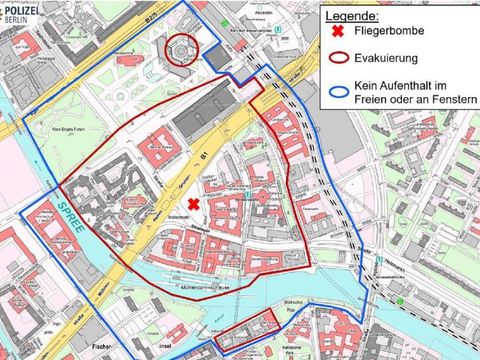 Sicherheitszone Entschärfung Weltkriegsbombe Grunerstraße Ecke Jüdenstraße (Bild: Polizei Berlin)