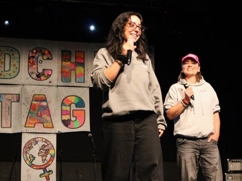 Ulrike Dietrich und Eylül Aydin aus dem Jugendcafé am Dorfteich