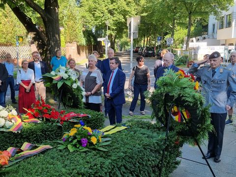 Gemeinsames Gedenken am Edelhofdamm in Frohnau. (Bild: BA Rdf)