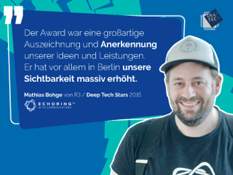 Foto von Michael Bohge auf blau-türkis gemustertem Hintergrund mit Zitat daneben