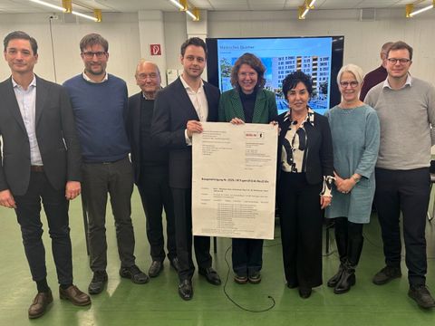 v.l.: Herr Janssen (Laborgh Investment), Herr Bock (BA Reinickendorf), Prof. Dr. Lattermann (ioo), Herr Moench (Cheyne Capital), Frau Stephan (BzStrin), Frau Demirbüken-Wegner (BzBmin), Frau Walter (BA Rdf) , Herr Wietfeld (BA Rdf) (Bild: BA Rdf)