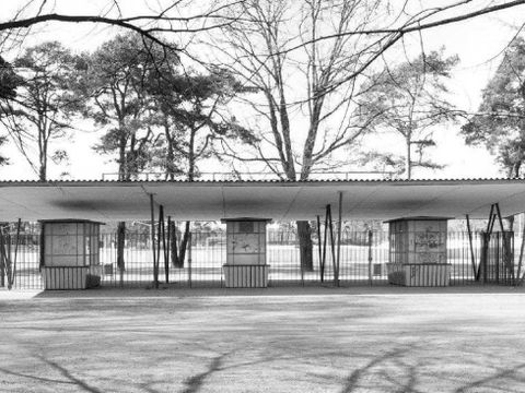 Ernst-Reuter-Spielfeld Eingangsgebäude 1955 Hochbauamt Zehlendorf (Bild: Landesdenkmalamt )