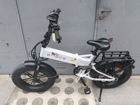 Weißes E-Bike