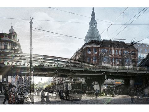 Michael Wesely mit Historischer Postkarte: Eberswalder Straße Ecke Schönhauser Allee, Berlin-Prenzlauer Berg 1920/2025 (Bild: © VG Bild-Kunst, Bonn 2026)
