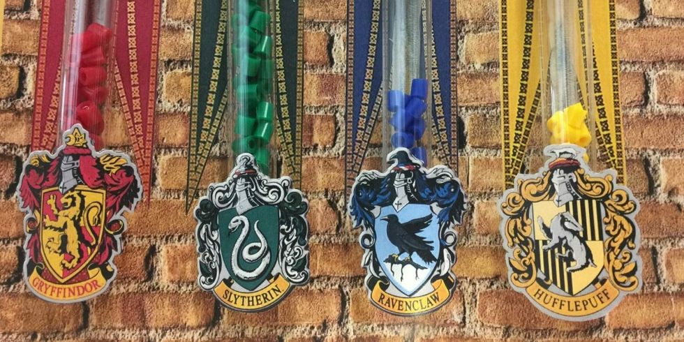 Harry Potter Anhänger mit den Namen der einzelnen Häuser