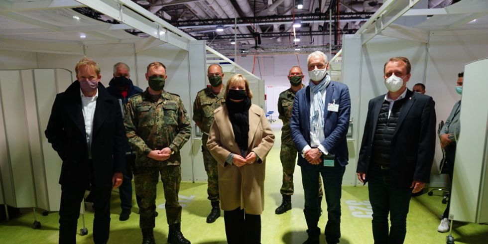 Besuch in der Einsatzzentrale auf dem Messegelände in der Jafféstraße. 